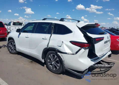 2022 Toyota Highlander Xle z USA, uszkodzony, nr VIN 5TDHZRBH1NS235916